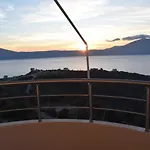 Merkuri - 3-storey With Sea View 度假居 *
