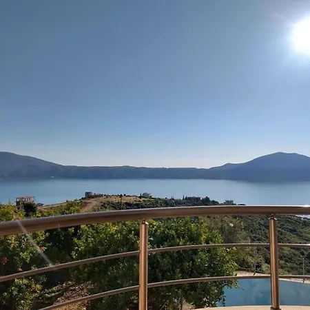 펜션 Merkuri - 3-storey With Sea View Vlorë