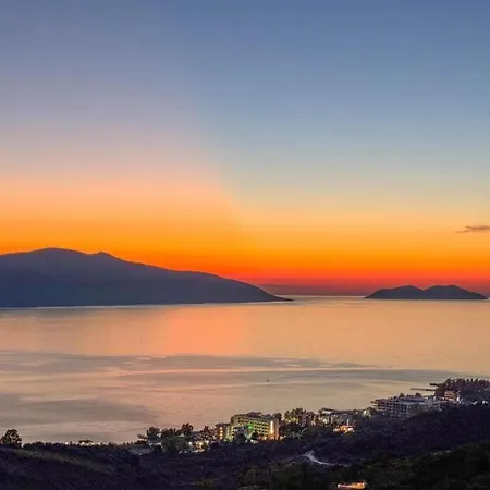 펜션 Merkuri - 3-storey With Sea View Vlorë