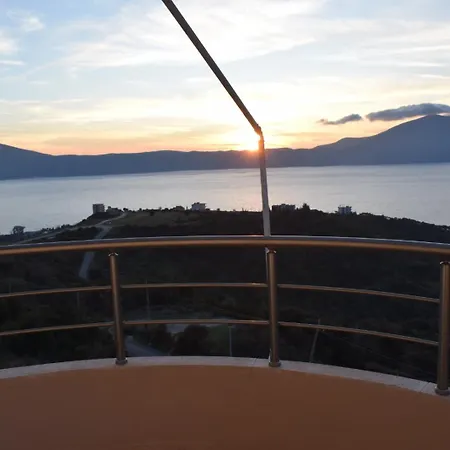 Merkuri - 3-storey With Sea View Semesterbostad *