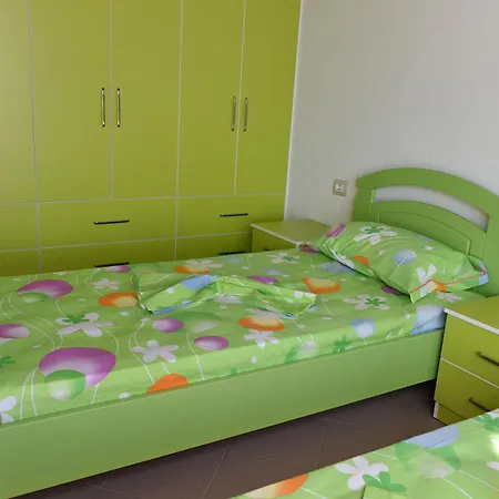 Merkuri - 3-storey With Sea View *