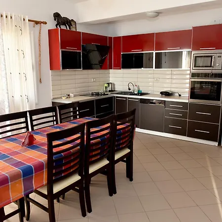 Semesterbostad Merkuri - 3-storey With Sea View *