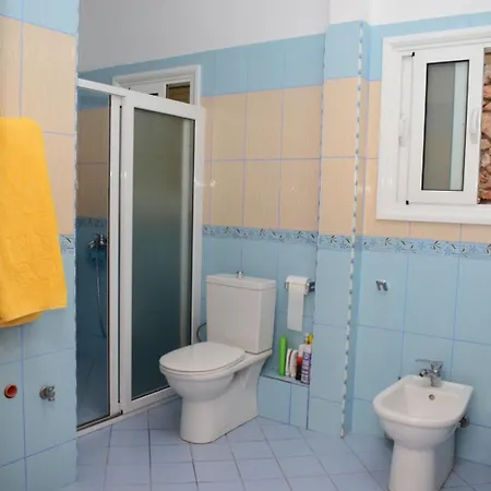 Merkuri - 3-storey With Sea View *
