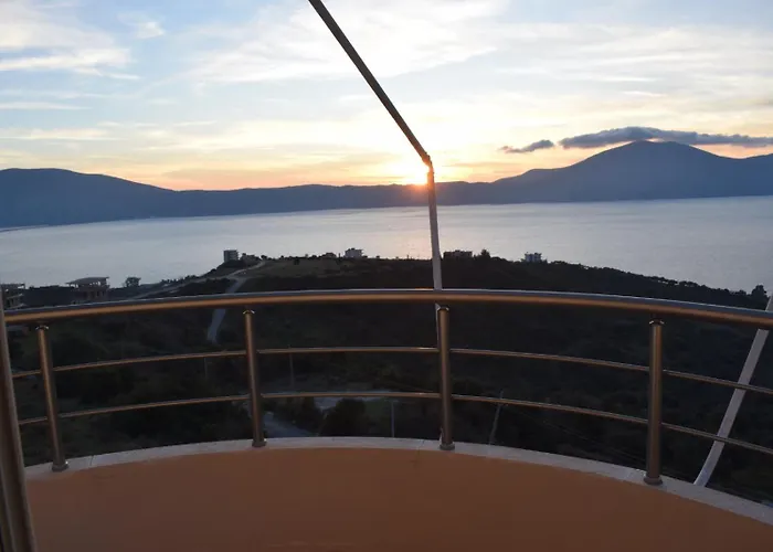 Merkuri - 3-storey With Sea View Casa vacanze *