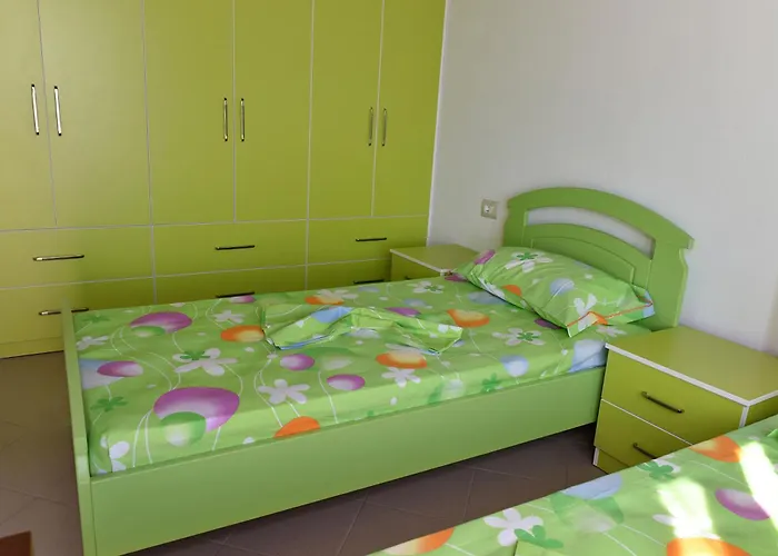 Merkuri - 3-storey With Sea View *