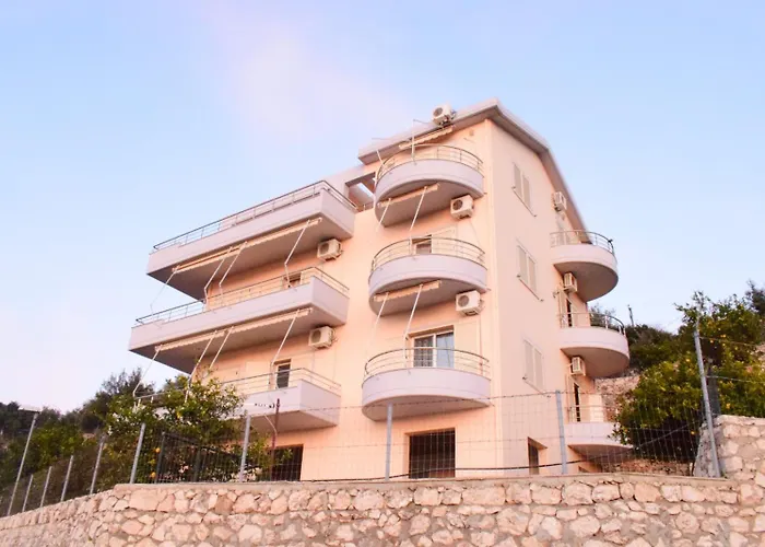 Hébergement de vacances Merkuri - 3-storey With Sea View Vlorë