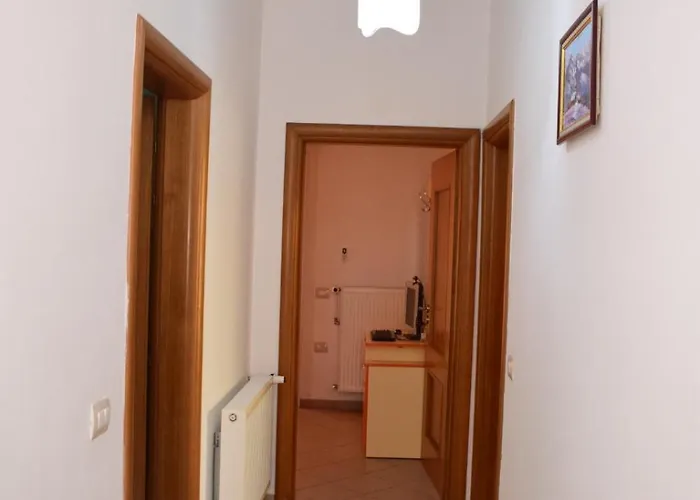 Merkuri - 3-storey With Sea View Casa vacanze